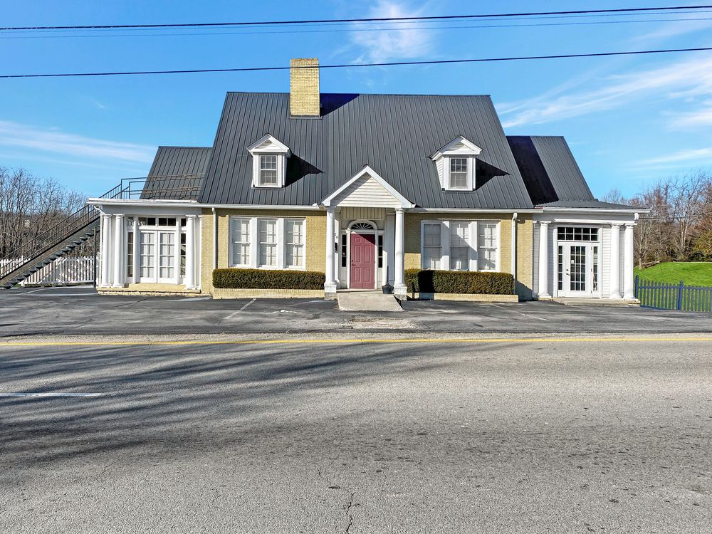420 W Main St, Livingston, TN 38570